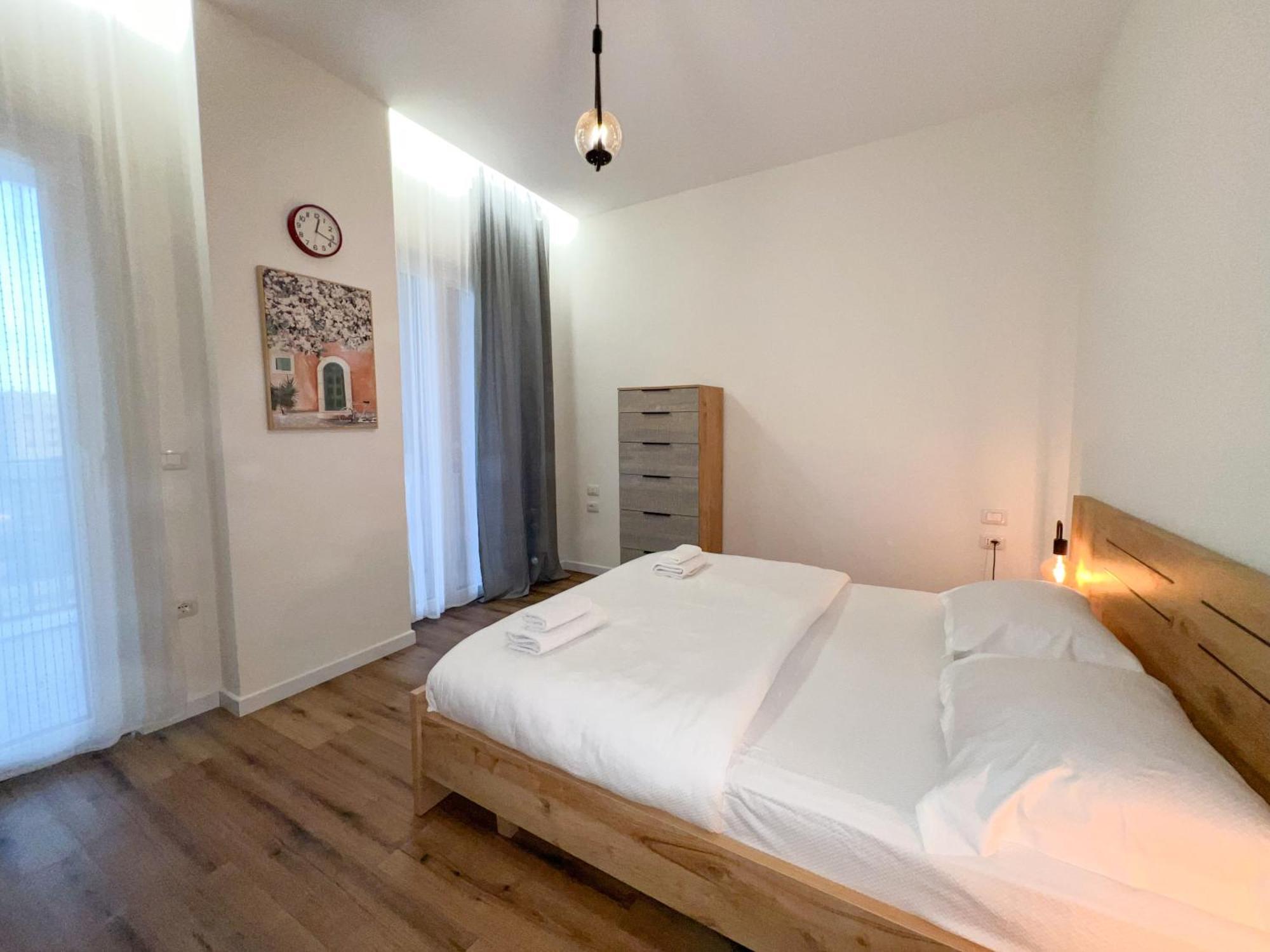 Cane Apartment Emerald Tirana Esterno foto